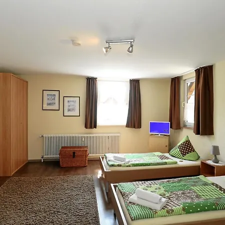 Ilonas Gastehaus شقة