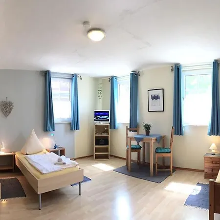 Ilonas Gastehaus شقة